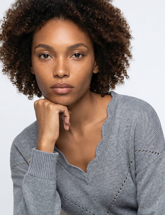 Pull col V festonn&eacute;, maille pointelle ajour&eacute;e fantaisie (gris chin&eacute;)