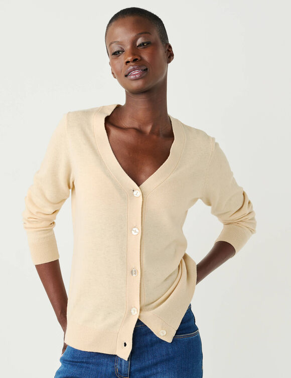 Gilet boutonn&eacute; col V, laine d'agneau (beige)