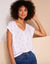 T-shirt met V-hals, knoopsluiting en goudkleurige kersenprint (wit / goudkleurig)