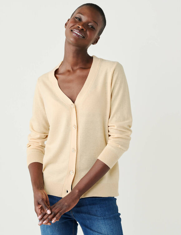 Gilet boutonn&eacute; col V, laine d'agneau (beige)