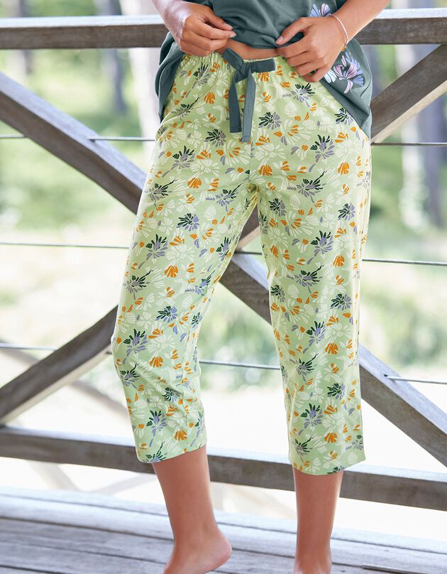 Pantacourt pyjama imprimé  "pétales de fleurs" (vert / écru)