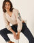 T-shirt brodé col V, manches 3/4 (beige / bleu)