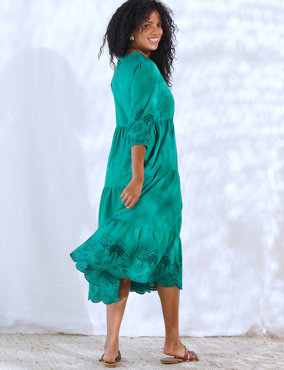 Robe longue broderie anglaise, manches 3/4 blousantes (vert émeraude)