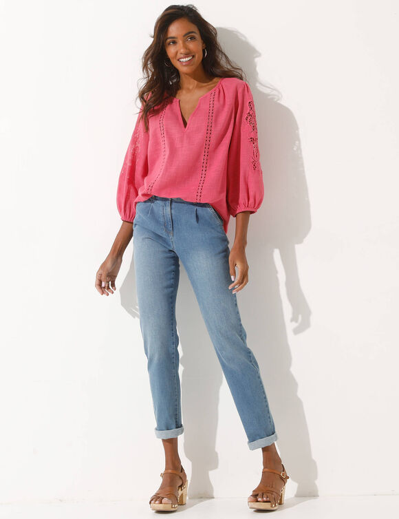 Blouse unie macramé, manches brodées (rose)