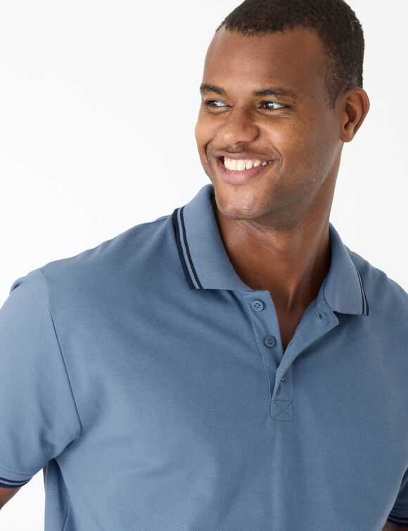 Polo uni maille piqu&eacute;e manches courtes (bleu jean)