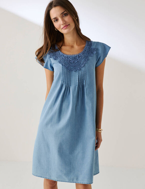 Robe jean macram&eacute; (bleached)