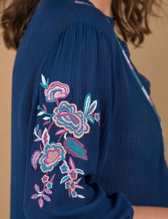 Blouse brodée manches amples, crépon (indigo / roze)