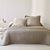 Couvre-lit matelass&eacute; - microfibre (beige)