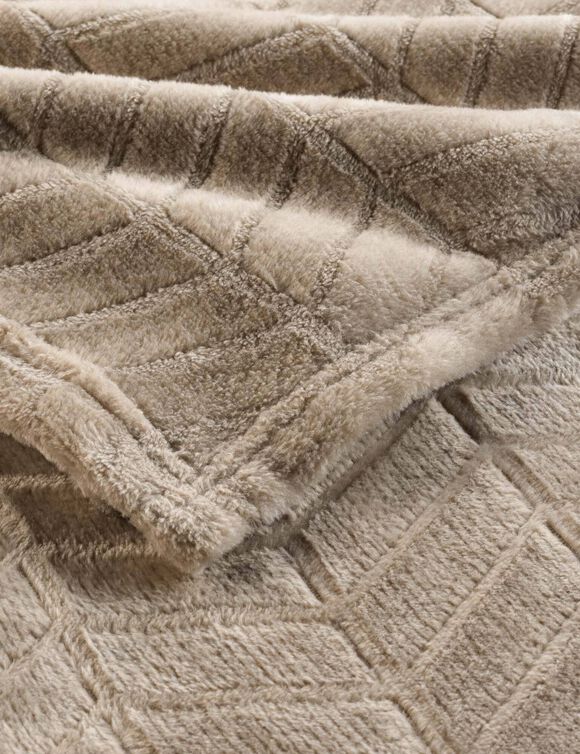 Plaid polaire reli&eacute;f&eacute; toucher peluche  (taupe)