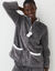 Pyjamabroek met fleece en een jasje met rits en pompons (grijs / ecru)