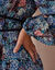 Lange jurk met bloemenprint en afwerkingen in macramé (marine / blauw)