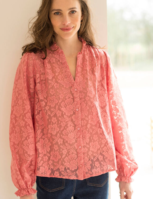 Chemisier en dentelle fleurie, col volanté (bois de rose)