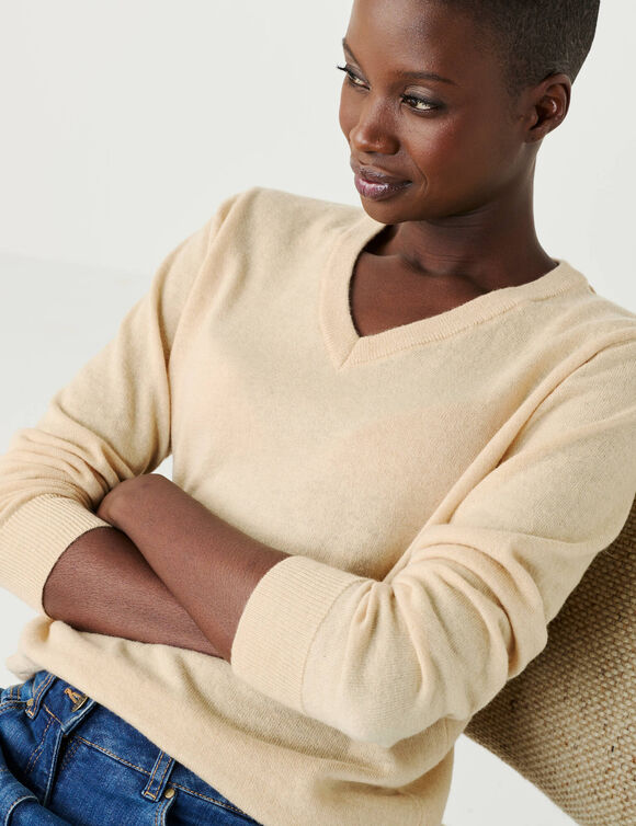 Pull col V, laine d'agneau (beige)