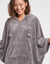 Poncho &agrave; capuche maille polaire personnalis&eacute; (gris)