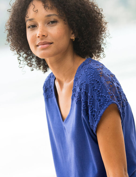 Effen T-shirt met macram&eacute; (iris)