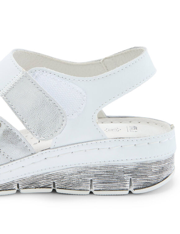 Sandales cuir &agrave; patte scratch&eacute;es motif feuilles, largeur confort (blanc)