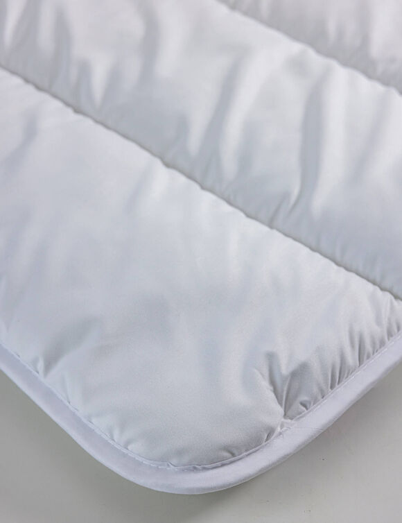 Couette chaude garnissage fibres recyclées** 300 g/m² (blanc)