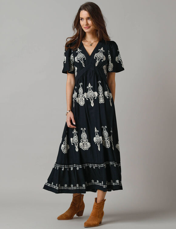 Robe longue bohème, imprimé effet broderie (noir / beige)