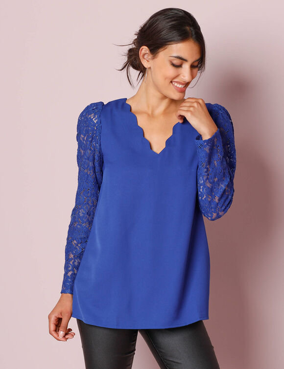 Blouse décolleté festonné dos, manches dentelle (bleu roy)
