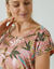 T-shirt met ronde hals en tropische print (koraal / kaki)