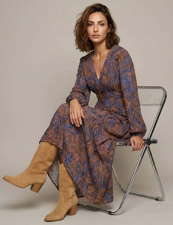 Robe longue col V, cr&eacute;pon imprim&eacute; fleurs indiennes (chocolat / bleu)