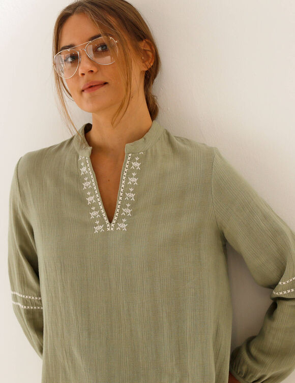 Geborduurde tuniek, Tunesische hals (amandel groen / ecru)
