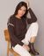Tweekleurige trui in streelzacht tricot (chocolade)