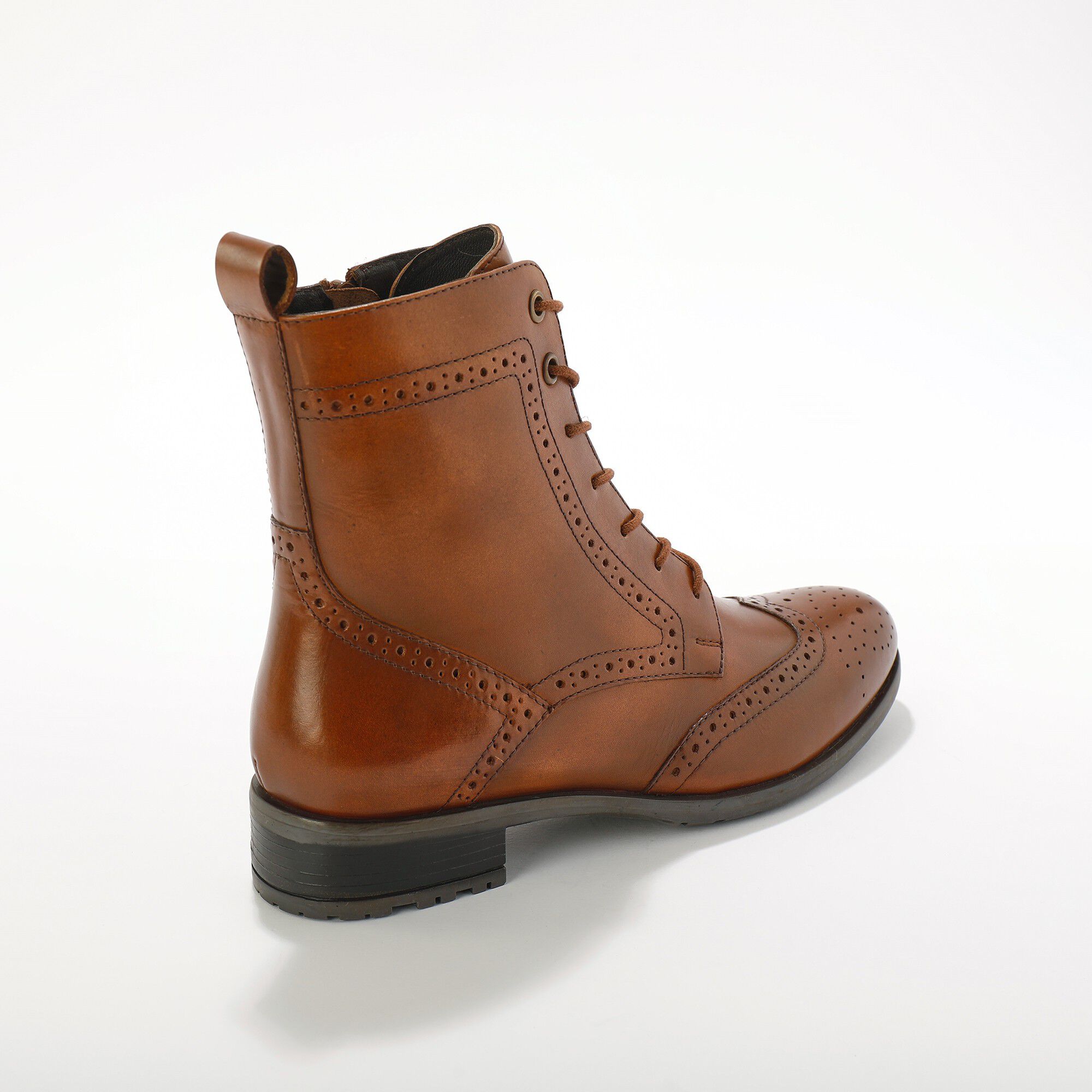 Gevoerde bottines met hoge schacht en vetersluiting, leer met  gaatjesmotief, bruin | Blancheporte