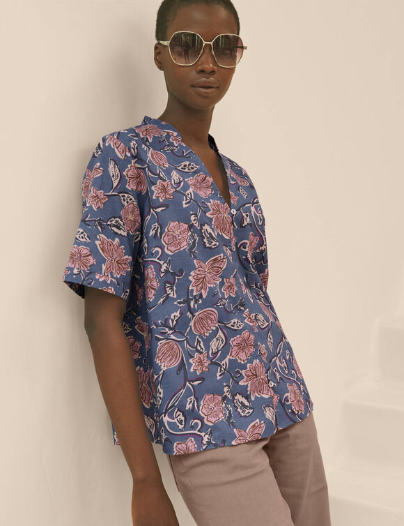 Chemisier imprim&eacute; floral col tunisien, manches courtes (bleu / parme)