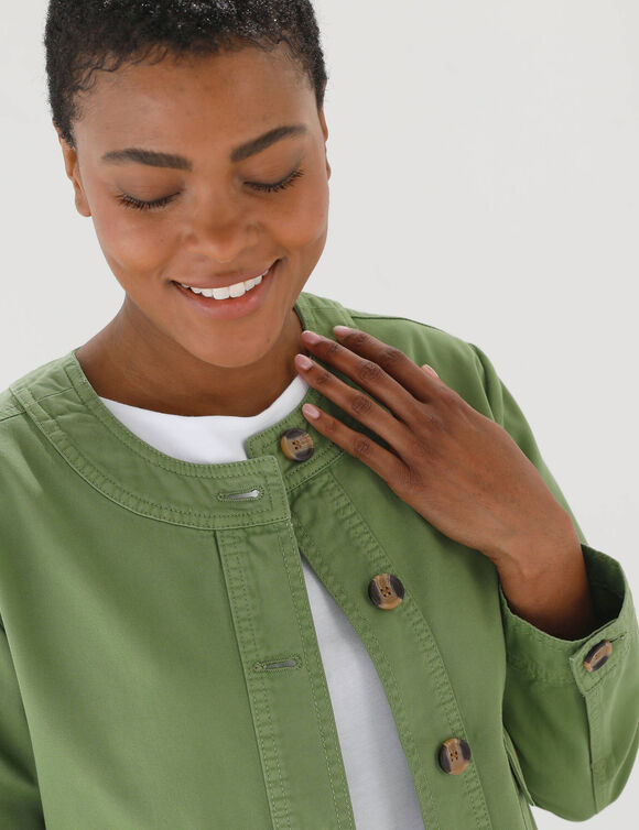 Veste unie boutonn&eacute;e, col rond (vert mousse)