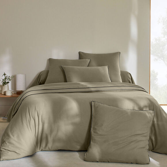Effen bedlinnen in flanel met contrasterend biesje, 'Timeless' collectie  (eucalyptus)