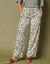 Pantalon fluide imprimé (écru / kaki)