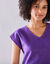 T-shirt met V-hals, glanzend fantasietricot (paars)