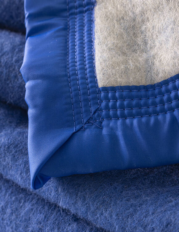 Tweekleurig deken in wol 800g/m2 (blauw)