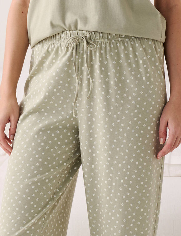 Pyjama court imprim&eacute; minimaliste avec bretelles fronc&eacute;es (vert sauge)