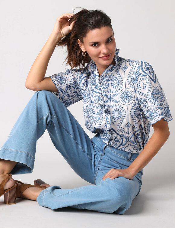 Chemisier brod&eacute; col volant&eacute;, manches coudes (ecru / blauw)