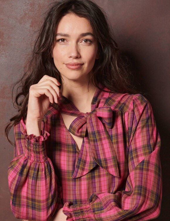Blouse &agrave; lavalli&egrave;re manches longues, &agrave; carreaux (bordeaux / rose)