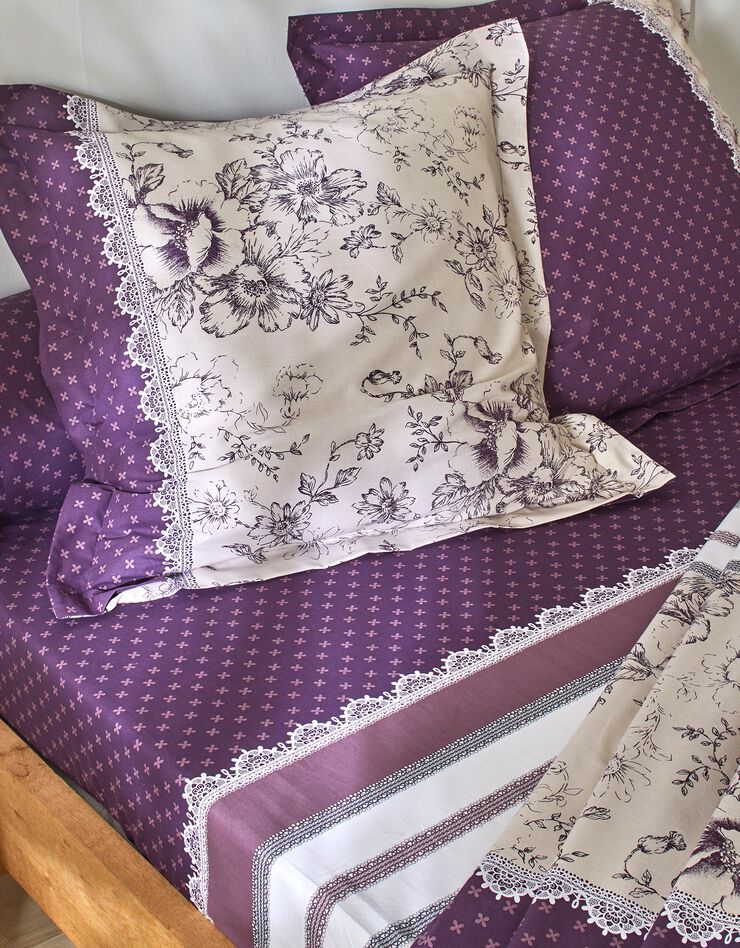 Bedlinnen Gabrielle in flanel met bloemenprint en kant (pruim)