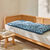 Long coussin de sol imprimé feuillage (grijsblauw)