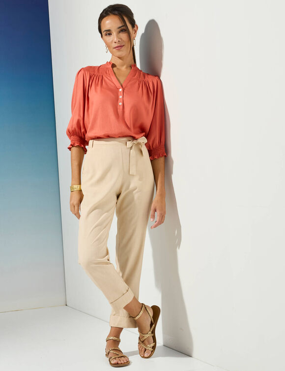 Blouse unie col tunisien, manches coudes smockées (corail foncé)
