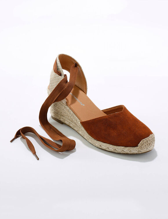 Sandalen met sleehak en bindlintjes (karamel)