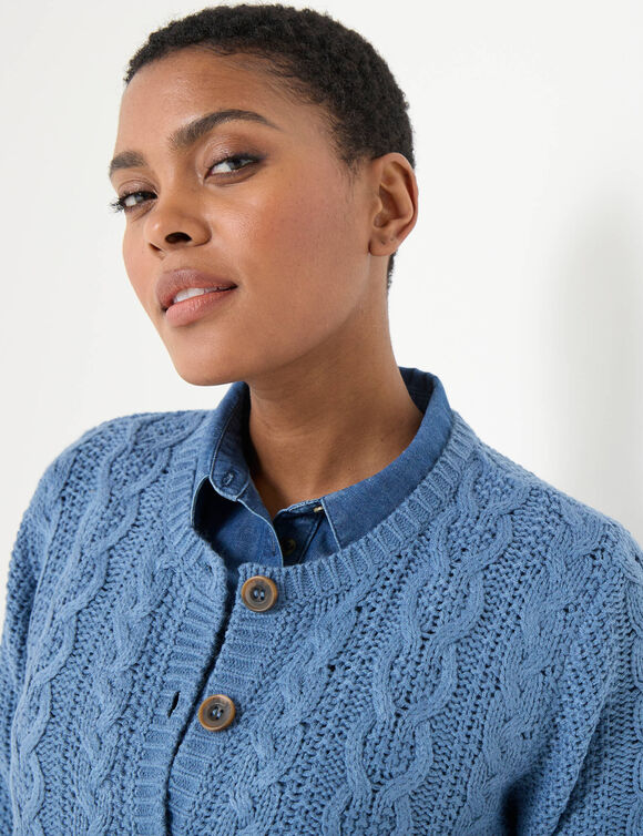 Cardigan in kabeltricot (jeansblauw)