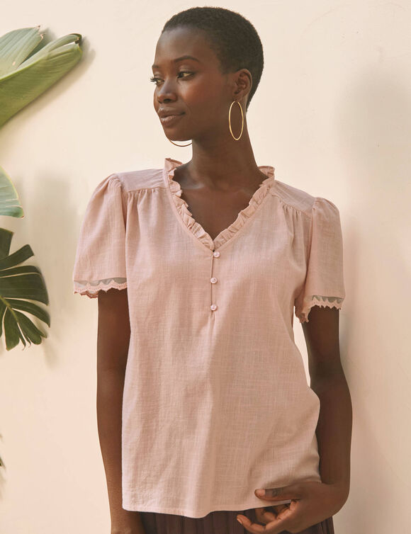 Blouse col V volant&eacute;, manches courtes (rose poudr&eacute;)