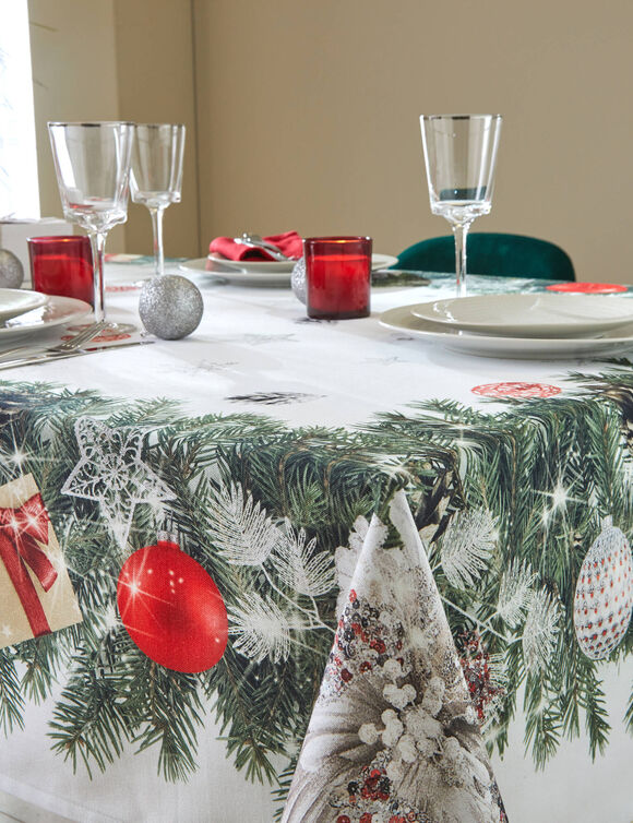 Vlekwerend tafellaken met kerstkransprint (groen / rood)