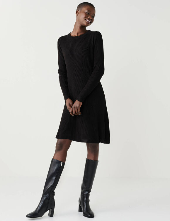 Robe pull cintr&eacute;e &eacute;vas&eacute;e, maille c&ocirc;tel&eacute;e (noir)