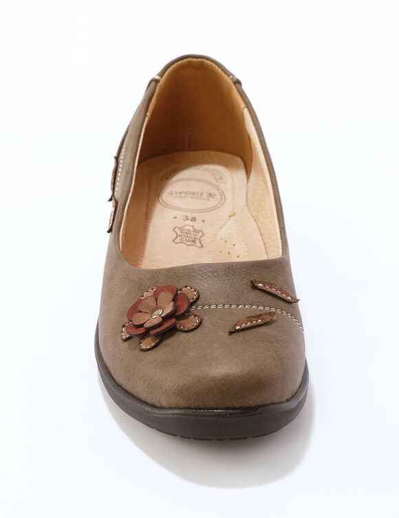 Ballerines à fleur appliquée largeur confort (taupe)
