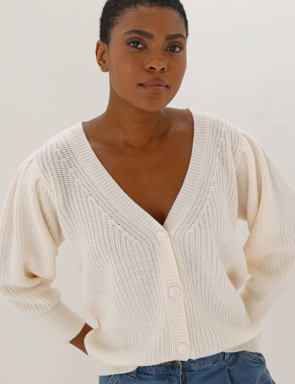 Gilet boutonn&eacute; col V, maille anglaise (&eacute;cru)