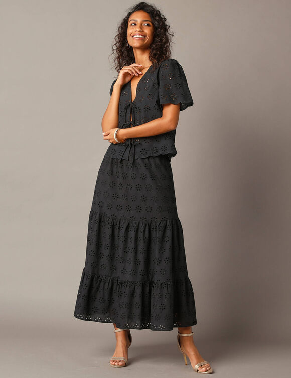 Blouse à nouettes, broderie anglaise (noir)