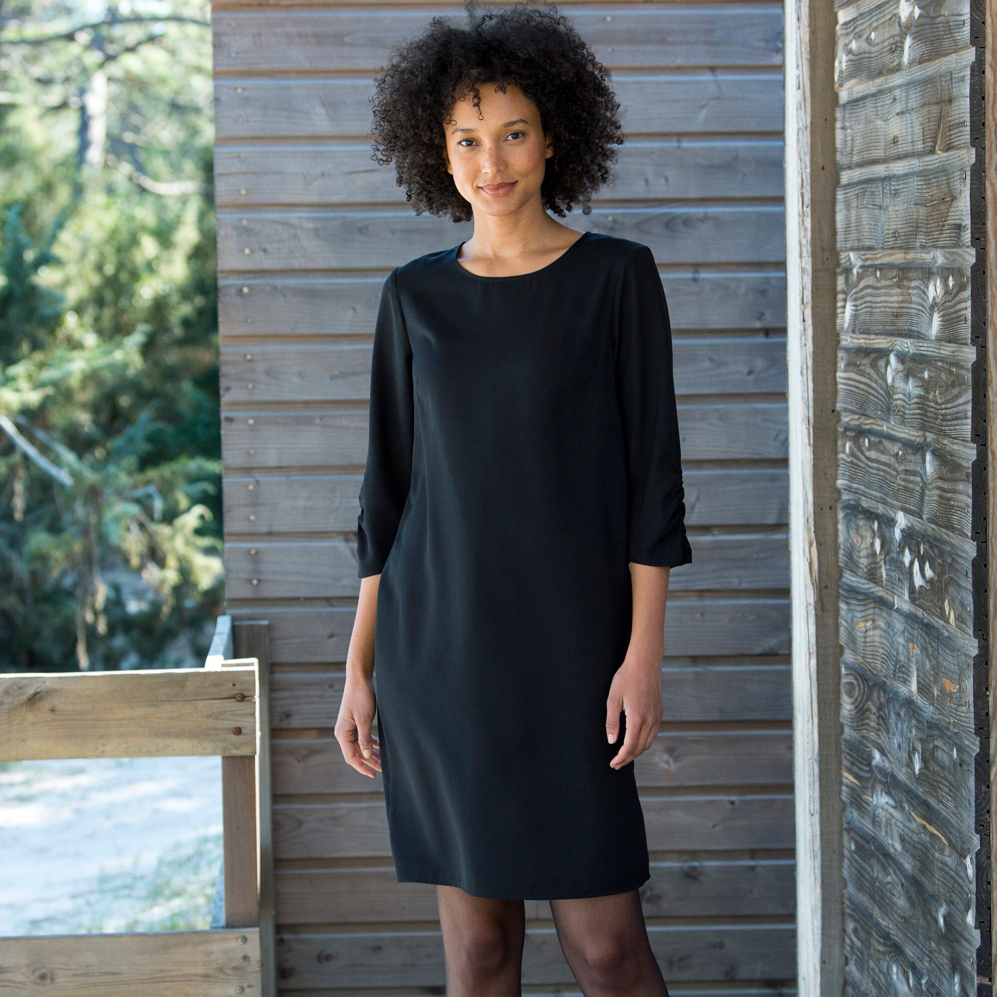 Blanche porte robe best sale noire