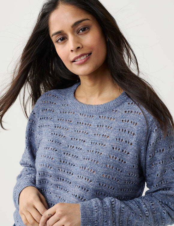 Pull col rond manches blousantes, maille ajour&eacute;e fantaisie (bleu denim)